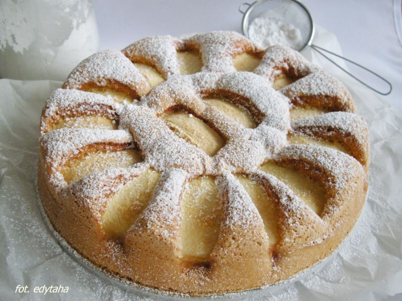 Biszkopt z jabłkami Biszkopt z jabłkami