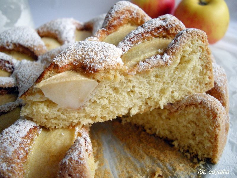 Biszkopt z jabłkami Biszkopt z jabłkami