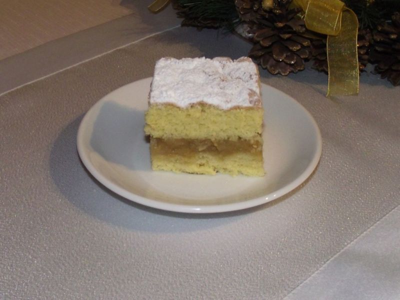Biszkopt z jabłkami