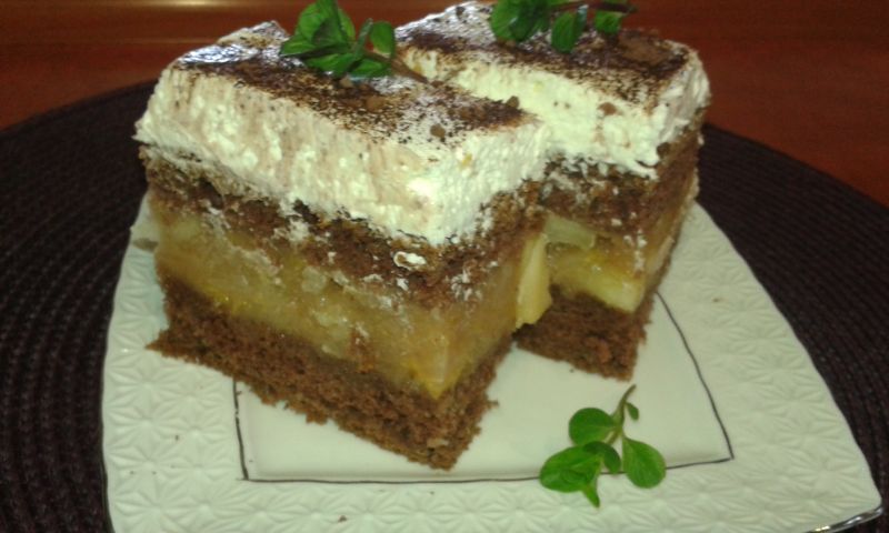 Biszkopt z jabłkami i śmietaną Biszkopt z jabłkami i śmietaną