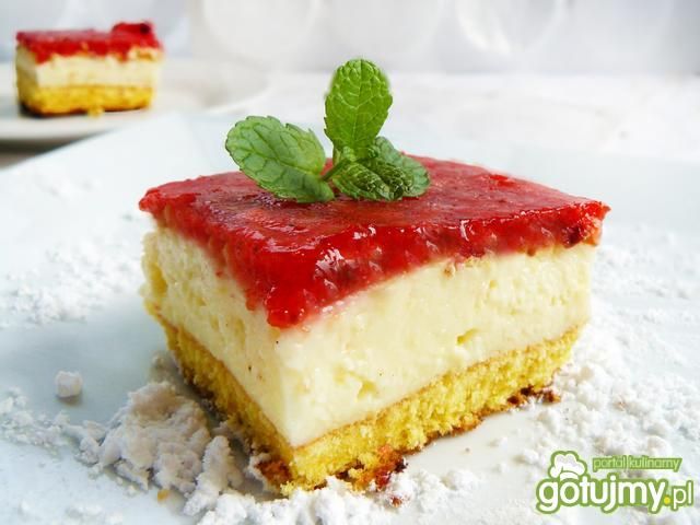 Biszkopt z kremem budyniowym i musem