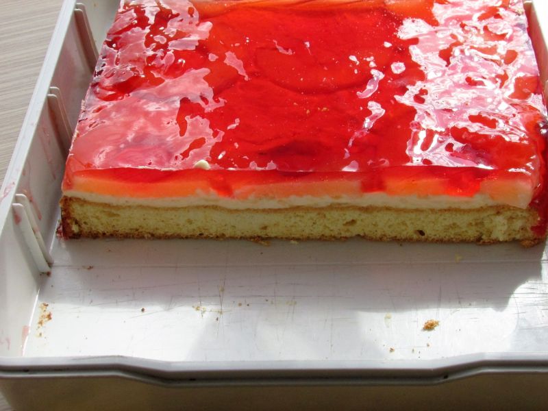 Biszkopt z kremem i ananasem