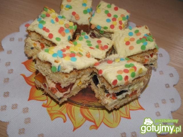 Biszkopt z kremem karpatka i galaretkami Biszkopt z kremem karpatka i galaretkami