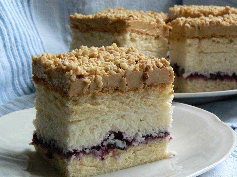 Biszkopt z kremem kokosowym