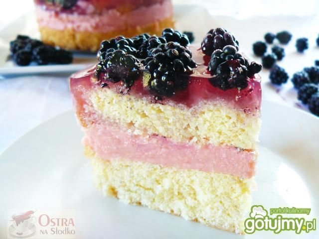 Biszkopt z kremem malinowo - budyniowym  Biszkopt z kremem malinowo - budyniowym
