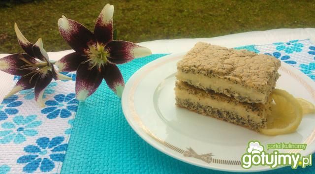 Biszkopt z makiem i cytrynowym budyniem