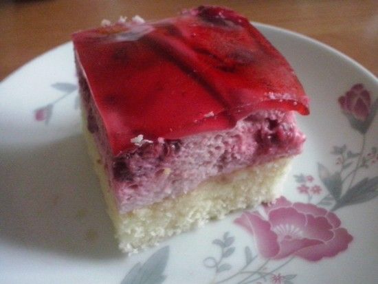 Biszkopt z malinowa pianką Biszkopt z malinowa pianką