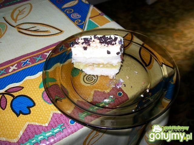 Biszkopt z masą ananasową