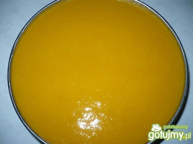 Biszkopt z masą brzoskwiniową Biszkopt z masą brzoskwiniową