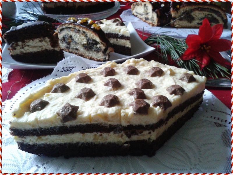 Biszkopt z masą budyniowo-jabłkową Biszkopt z masą budyniowo-jabłkową