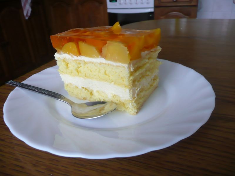 Biszkopt z masą grysikową  Biszkopt z masą grysikową