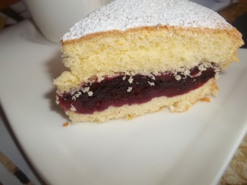 Biszkopt z masą śliwkową Biszkopt z masą śliwkową