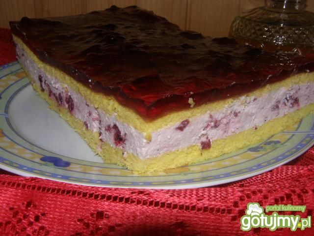 Biszkopt z masą wiśniowo-śmietanową  Biszkopt z masą wiśniowo-śmietanową