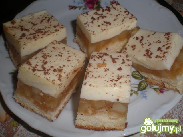 Biszkopt z mleczną pianką i jabłkami  Biszkopt z mleczną pianką i jabłkami