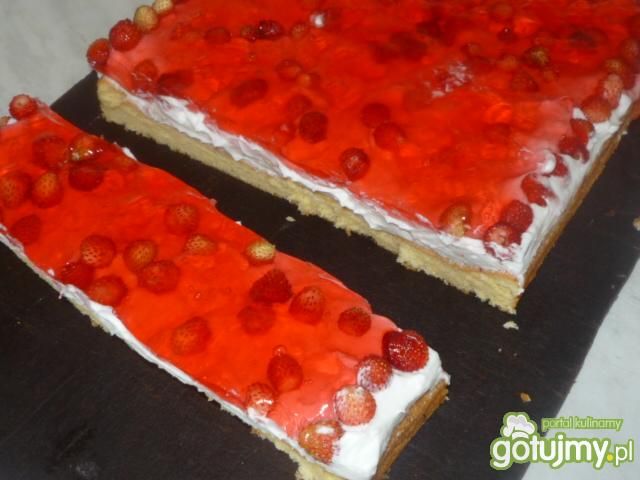 Biszkopt z poziomkami