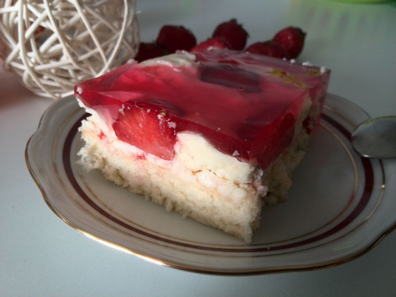 Biszkopt z truskawkami Biszkopt z truskawkami