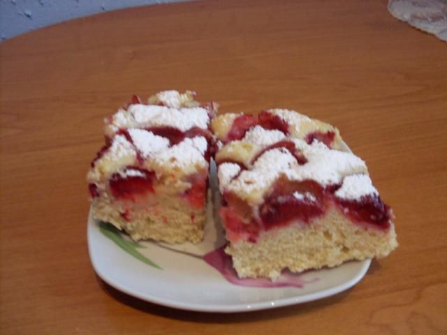 Biszkopt z truskawkami