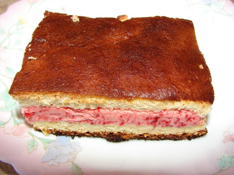 Biszkopt z truskawkami Biszkopt z truskawkami