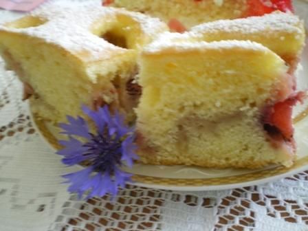 Biszkopt z truskawkami