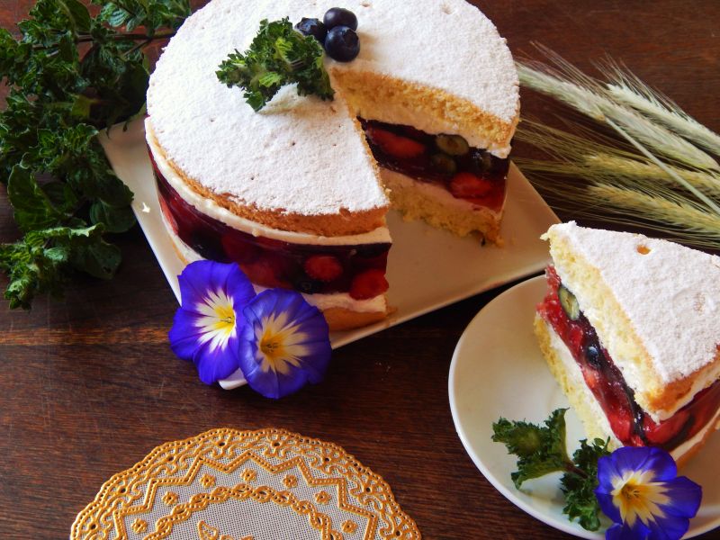 Biszkopt z truskawkami Biszkopt z truskawkami