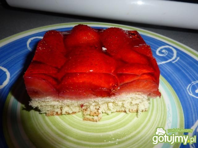 Biszkopt z truskawkami
