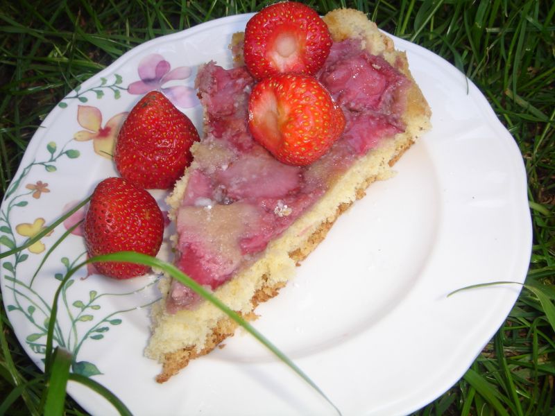 Biszkopt z truskawkami Biszkopt z truskawkami