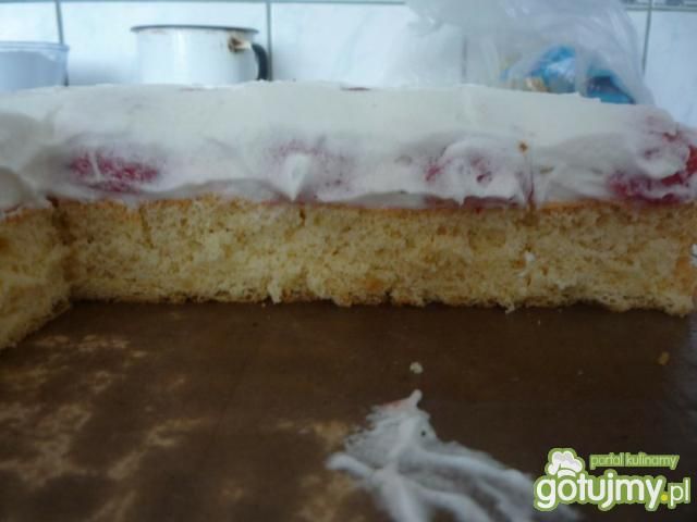 Biszkopt z truskawkami