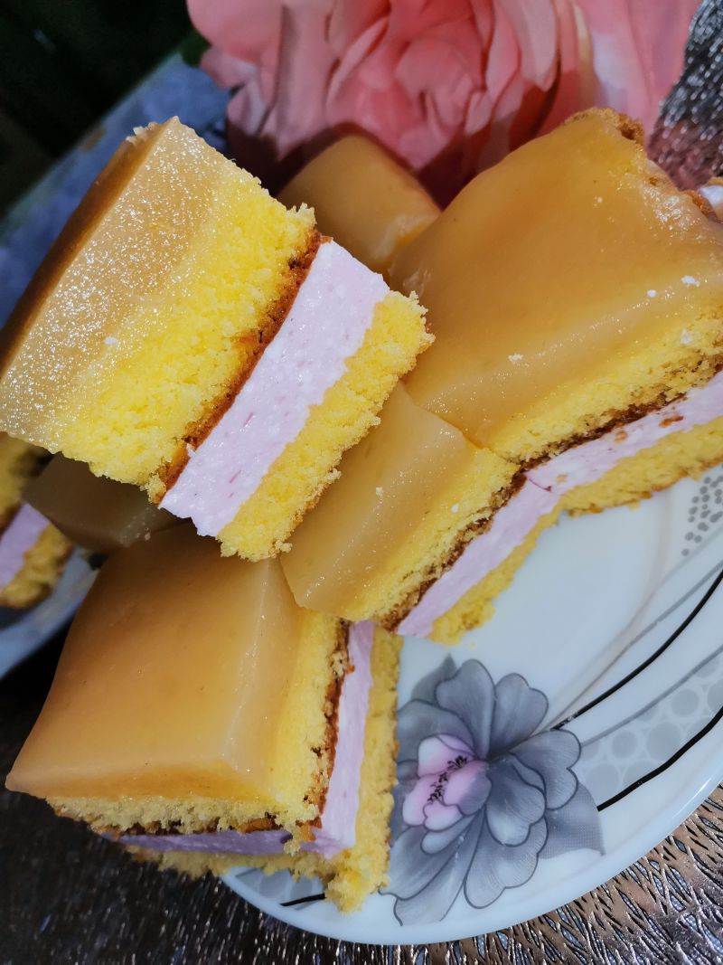 Biszkopt z twarogiem i musem jabłkowym