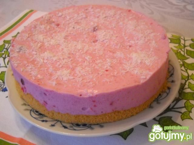 Biszkopt z wiśniami i śnieżynką 