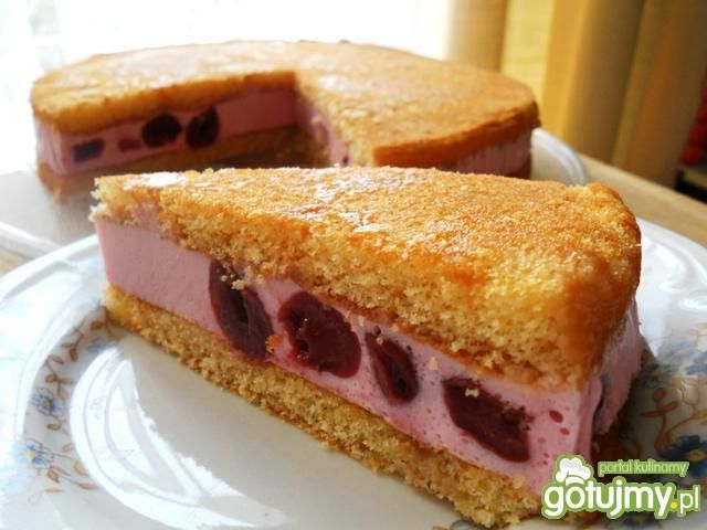 Biszkopt z wiśniową pianką