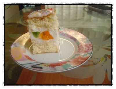 Biszkopt ze śmietaną i galaretką Biszkopt ze śmietaną i galaretką