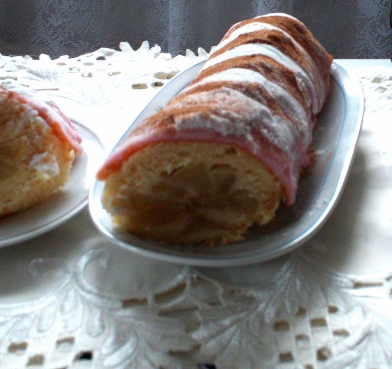 Biszkoptowa rolada jabłkowa Biszkoptowa rolada jabłkowa