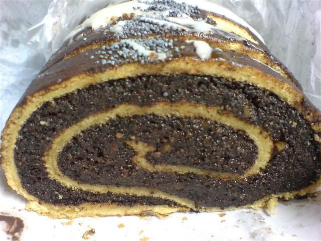 Biszkoptowa rolada makowa 