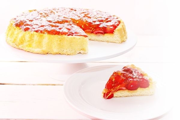 Biszkoptowa tarta z czereśniami i galaretką Biszkoptowa tarta z czereśniami i galaretką