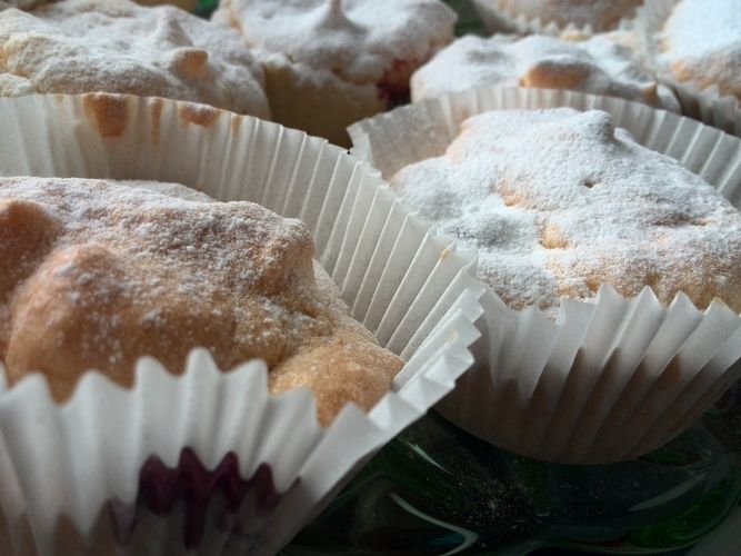 Biszkoptowe babeczki z nadzieniem