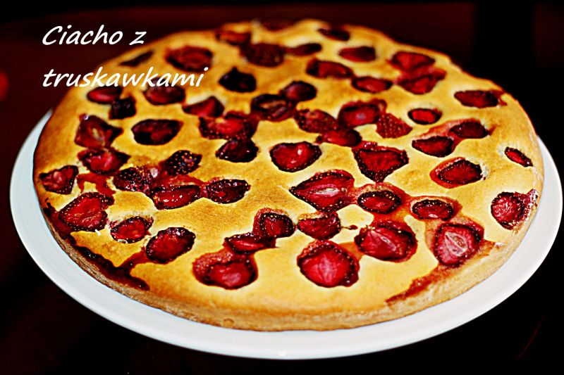 Biszkoptowe ciacho z truskawkami