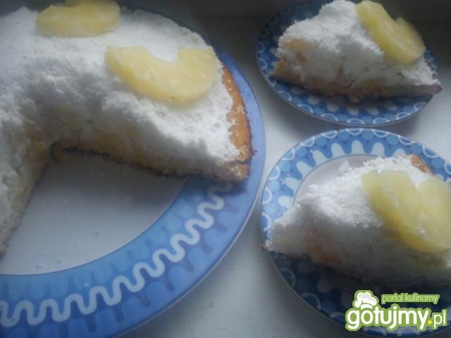 Biszkoptowe z kremem, ananasem, migdałem Biszkoptowe z kremem, ananasem, migdałem