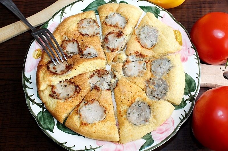 Biszkoptowy omlet z chrzanem i białą kiełbasą