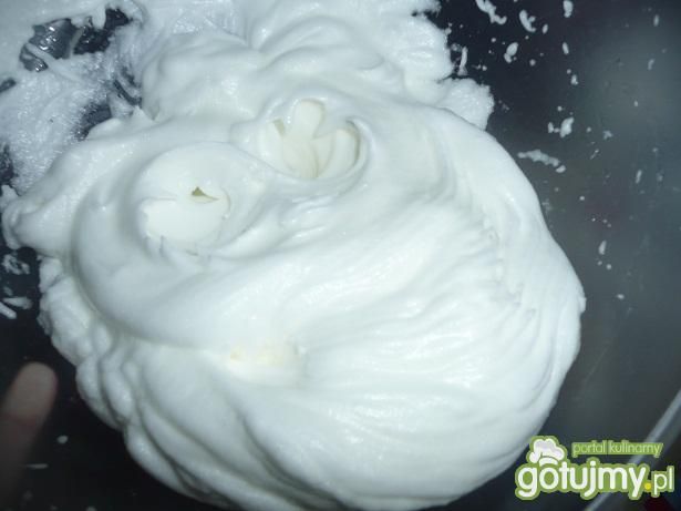 bita smietana z białek