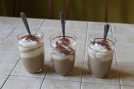 Bita śmietana z dodatkiem kawy