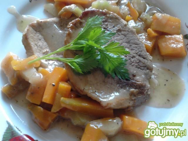 Bitki duszone z warzywami