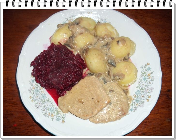 Bitki schabowe Eli z pieczarkami i śmietaną