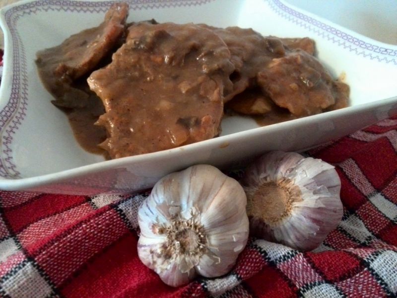 Bitki schabowe w sosie z suszonych borowików