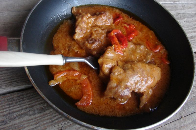 Bitki w sosie paprykowym Bitki w sosie paprykowym