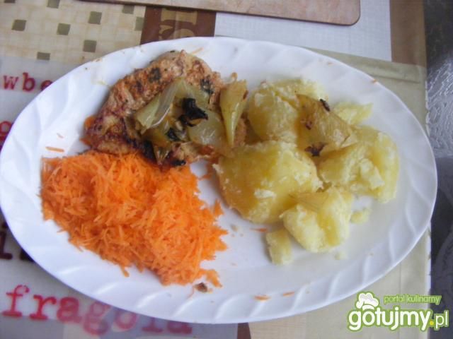 Bitki w sosie własnym z ziołami. Bitki w sosie własnym z ziołami.