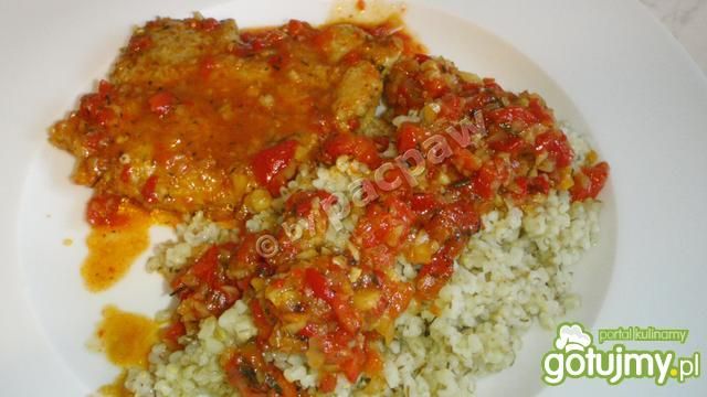 Bitki wieprzowe w sosie z papryk pieczon