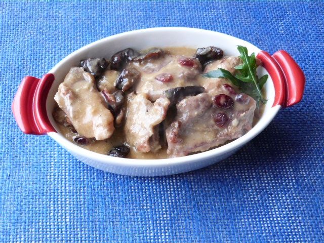 Bitki wieprzowe z suszonymi owocami