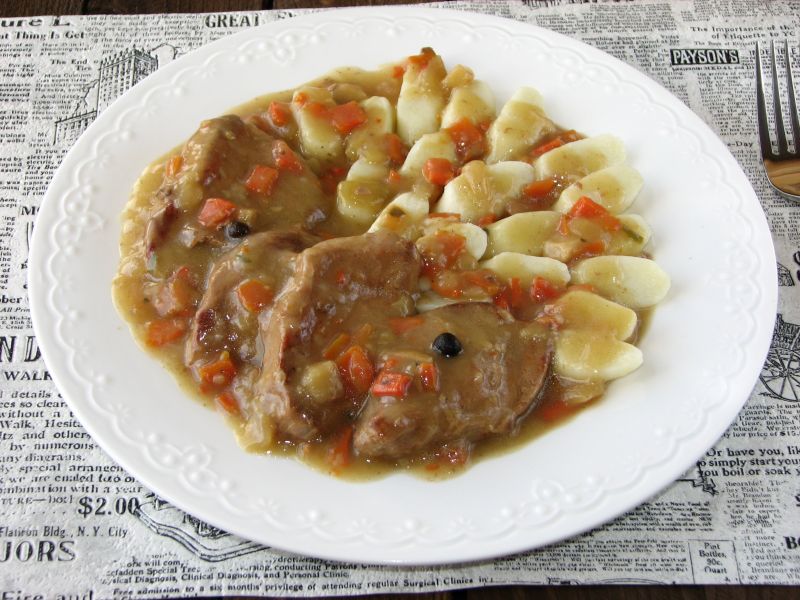 Bitki wieprzowe z warzywami Bitki wieprzowe z warzywami