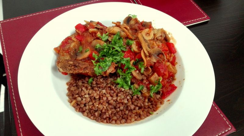 Bitki wołowe w warzywach Bitki wołowe w warzywach