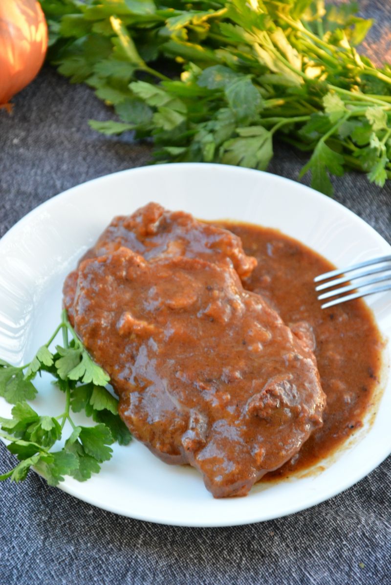 Bitki z karkówki w sosie śliwkowym